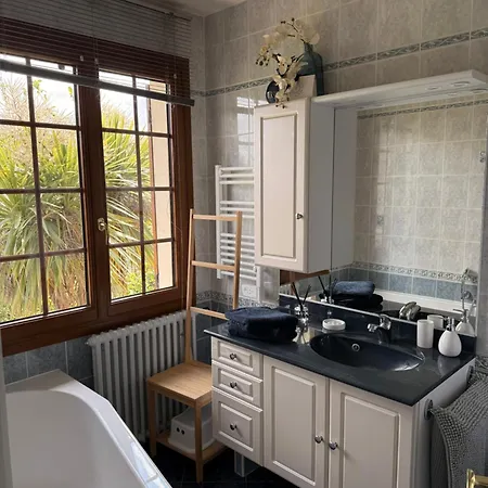 à 150m De La Villa *